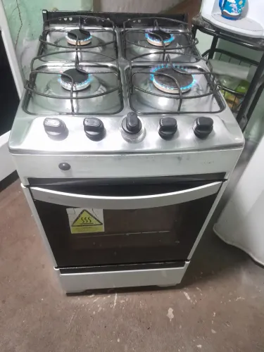 Fogão Brastemp 4 bocas elétrico.