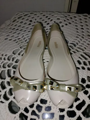 VENDO SANDÁLIA MELISSA