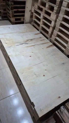 Pallets seminovos compensado medida 2.30 por 1.50 mt reforçados, entregamos.