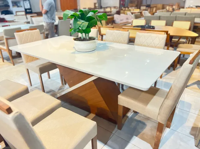 Mesa nova de madeira completa