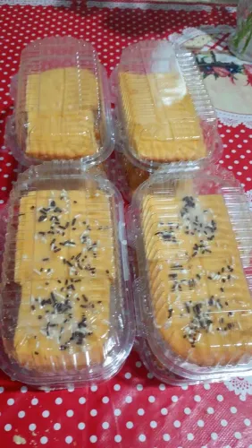 Bolo de laranja com cobertura de baunilha e sem cobertura 