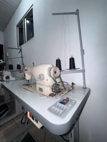 Máquina de Costura Reta Industrial Singer Completa (Mesa + Motor + Acessórios)