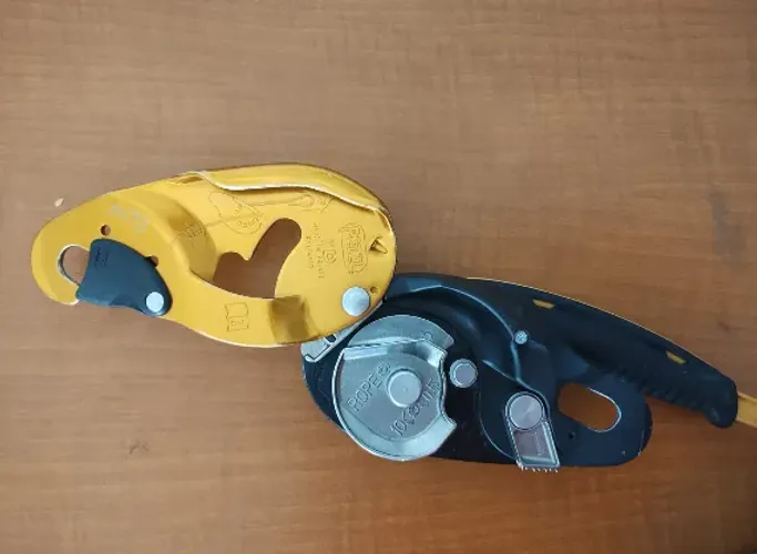 Descensor Petzl Auto Blocante ID'S para corda 10mm a 11,5mm