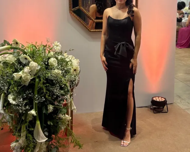 Vestido preto sereia