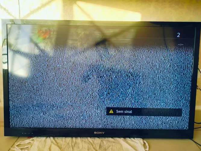 TV Sony Bravia 46" LED Full HD 3D - KDL-46EX725 (Com Detalhe na Tela)