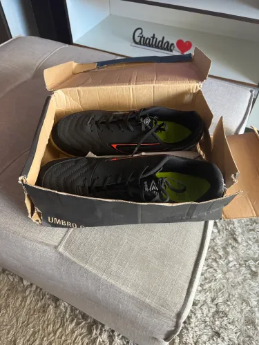 Chuteira de futsal Umbro pro 5
