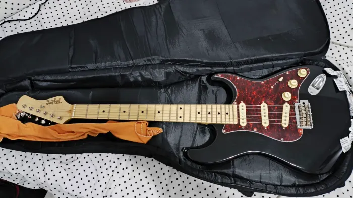 Guitarra Tagima T-635