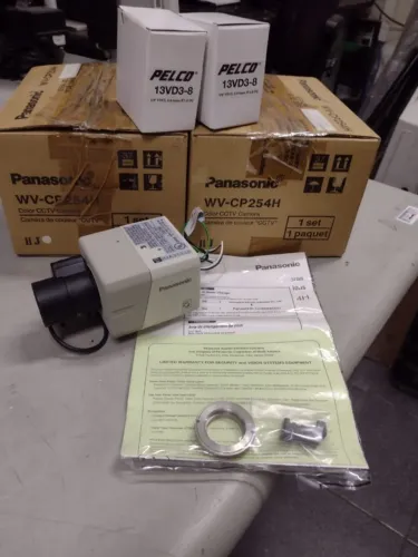 2 cameras de segurança analogica panasonic mod. wv-cp254h novas