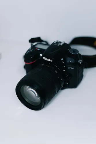 Camera NIKON D7100 + Lente 24-105