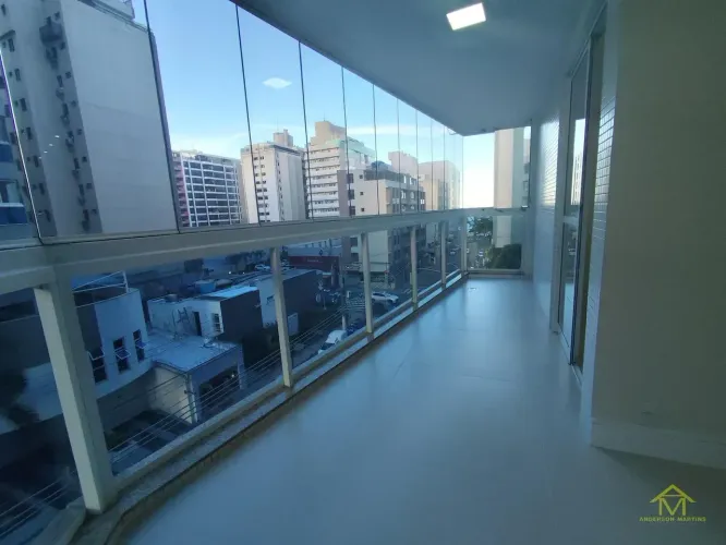 Apartamento perto da Praia em Itapuã: 4 Quartos com Suíte com Praticidade