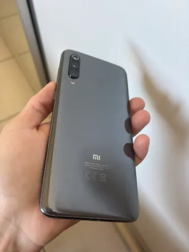 Mi 9 8GB RAM