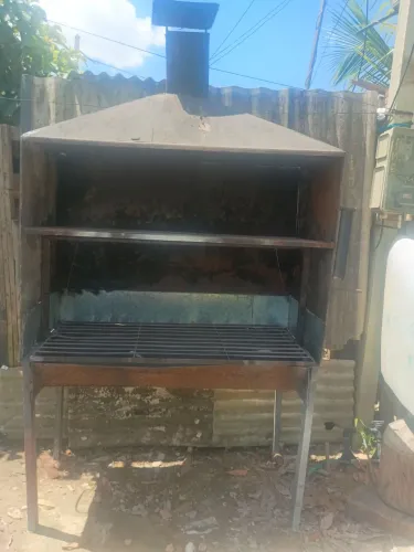 Vende-se churrasqueira