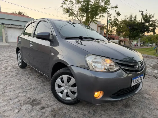 Toyota Etios X 1.3 Flex 16V 5P Mec. 2015