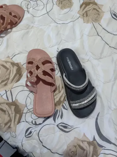 Tenis e rasteirinhas