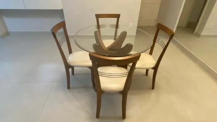 Mesa Madeira Tampo vidro 4 lugares