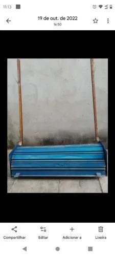Porta de aço com roleta é grande
