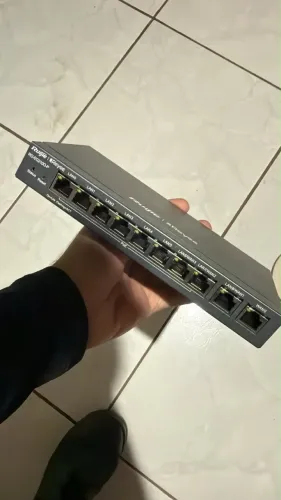 Switch Ruijie Gerenciável, 3 Wans Balanceado com 8 portas POE