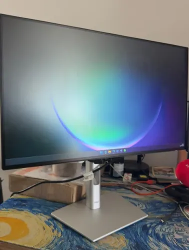 Monitor DELL U2424H na garantia