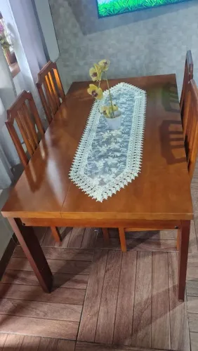 Entrego: mesa 4 cadeiras em madeira maciça 