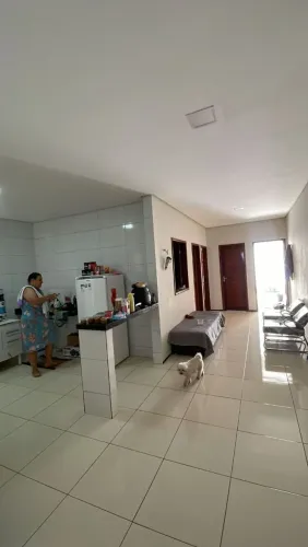 Procura- se menina para dividir Apartamento