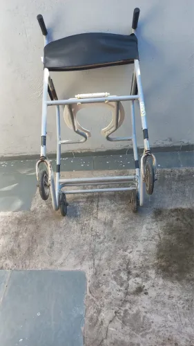 Cadeira de rodas para banho