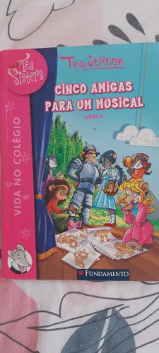Livro Cinco Amigas e um Musical