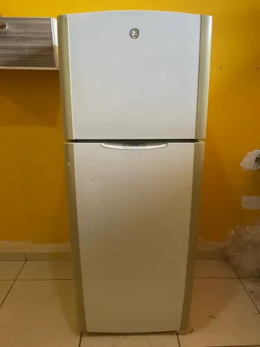 Geladeira G&E 410 litros Frostfree