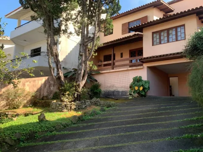 3 SUÍTES NA GRANJA VIANA