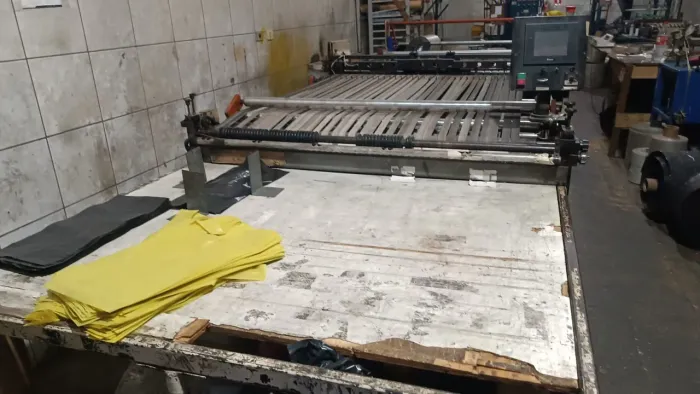 Máquina corte e solda 