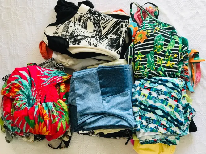 LOTE DE ROUPAS FEMININAS