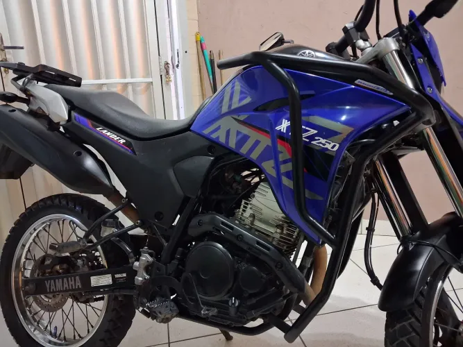 Vendo lander em ótimo estado de conservação