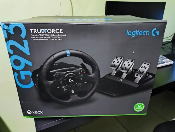 Volante logitech com pedais e câmbio 
