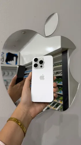 15 PRO BRANCO DE 512 GB SEMINOVO DISPONÍVEL