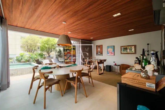 Cobertura duplex de 213 m² e 2 suítes à venda em Moema