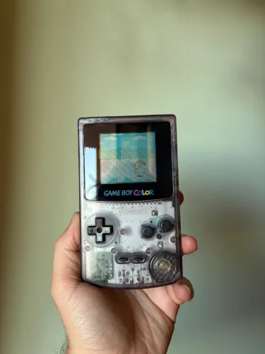 Game Boy Atomic Purple Revisado