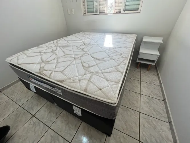 Cama box queen ouro spring