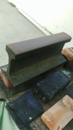 Bigorna  d trilho de trem com base .