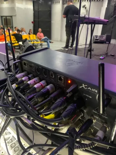MESA DIGITAL BEHRINGER XR18