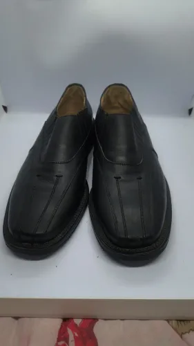 social masculino de couro preto da marca Di Pollini, número 38.