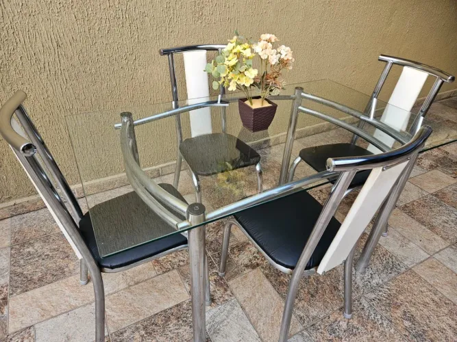 Mesa de vidro com 4 cadeiras, Entrego também!!