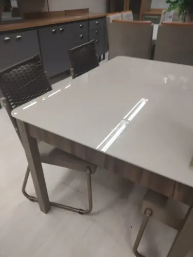 MESA DE VIDRO 4 LUGARES COM AS CADEIRAS