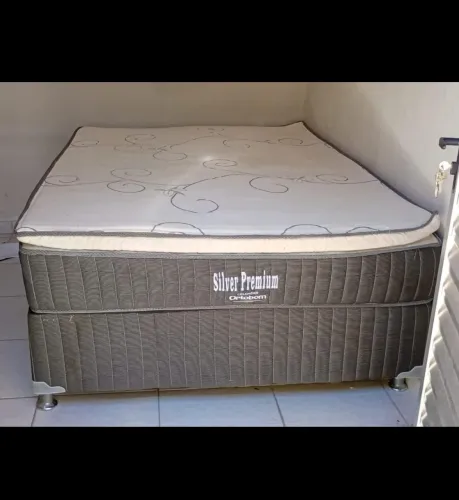 Cama box / base e colchão 