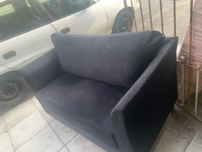 Sofá  lugares estilo namoradeira 7 meses de uso zero  tenho 2 iguais 