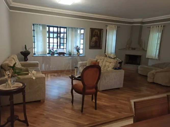 Casa a Venda em Condomínio Fechado no Horto, 3 quartos, 3 suítes, piscina, 4 vagas