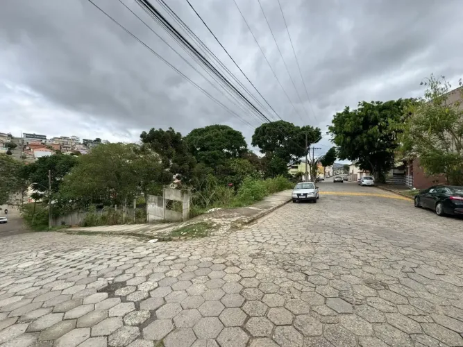 VENDA  Terreno de 900 m² com projeto aprovado para lojas, kitnets e apartamentos!!!