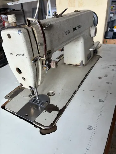 Máquina industrial reta 
