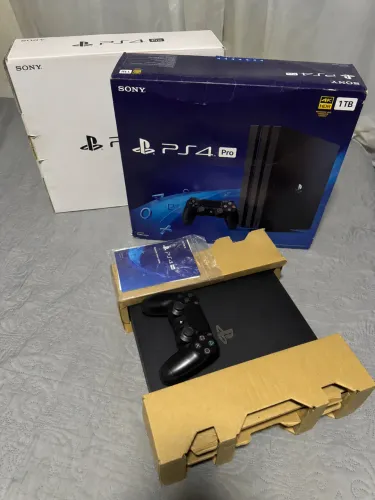 Ps4 Pro 1TB, bem conservado, na caixa