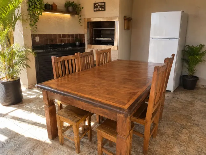 Mesa de Madeira Maciça
