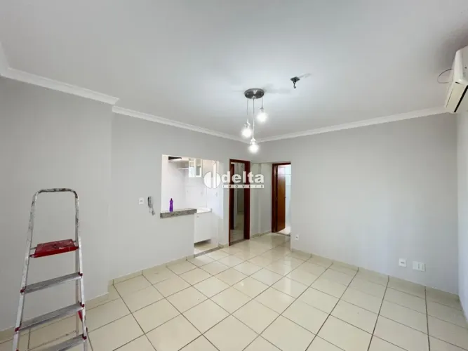 Apartamento com 2 quartos sendo 1 suíte disponível para locação no bairro Santa Mônica em