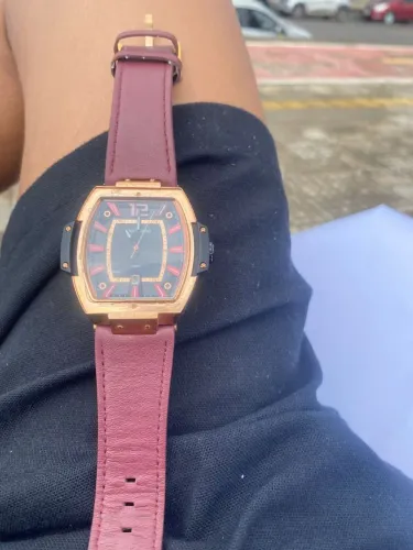 Relogio MONDAINE ORIGINAL masculino em couro vermelho